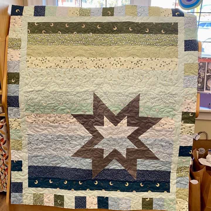 Pistachio glide thread was used to quilt Starry Night on this quilt.
#kqs #kawarthaquiltingandsewing #Gammillquilting #longarmquilting #glidethread #habanddash #hobbsbatting