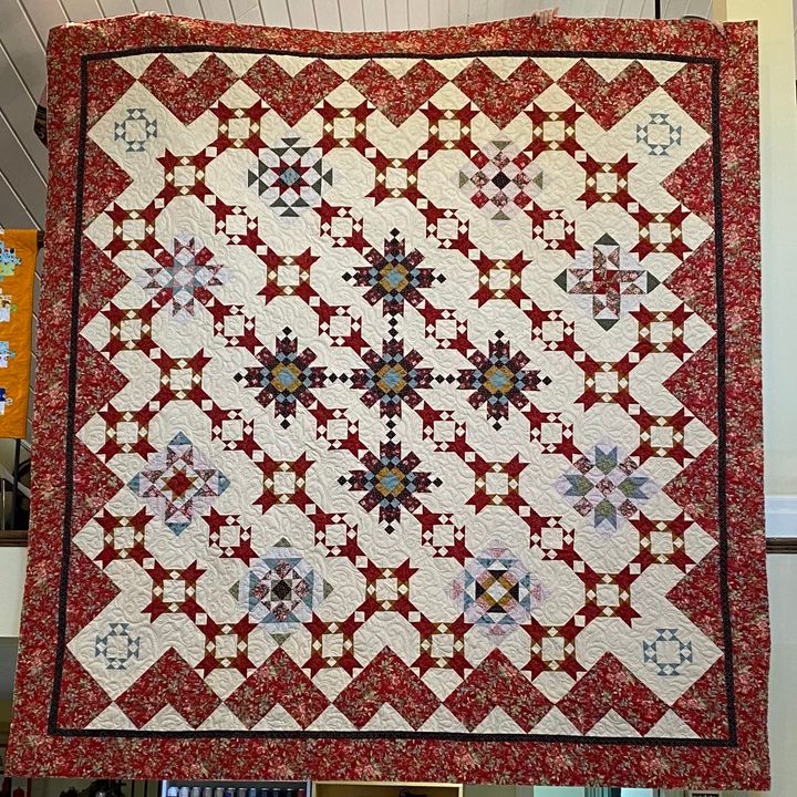 Here's is another new quilting pattern that has become quite popular. We used Buttermilk to quilt Andrea on this quilt.
#kqs #kawarthaquiltingandsewing #Gammillquilting #longarmquilting #glidethread #habanddash #hobbsbatting