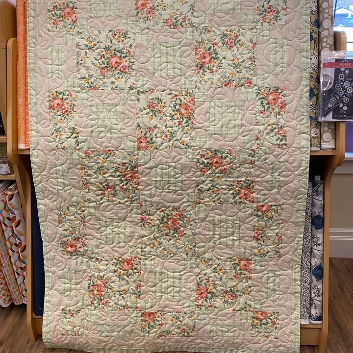 Simple Leaves were quilted on this quilt with Peach Glide thread.
#kqs #kawarthaquiltingandsewing #Gammillquilting #longarmquilting #glidethread #habanddash #hobbsbatting