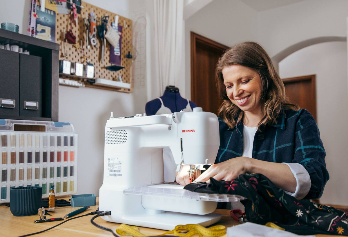 BERNINA 325 (Gen 2) sewing in use in a sewing room
