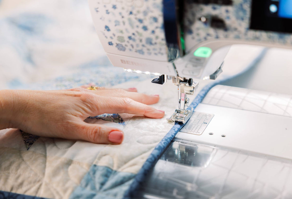 BERNINA 495 Liberty Edition - needle and presser foot sewing a quilted project close-up