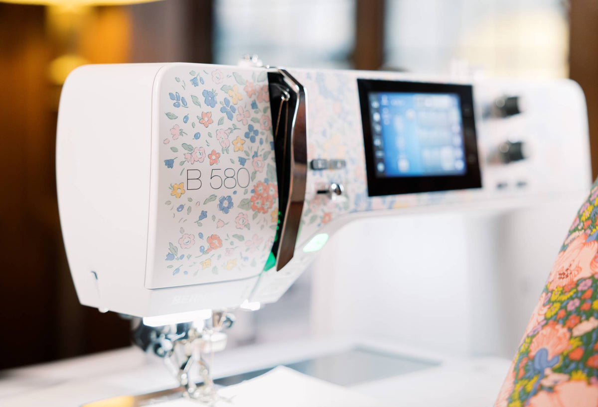 BERNINA 580 Liberty Edition - Glen Lyon Blooms faceplate and needle area close-up