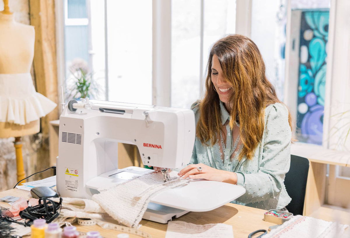 BERNINA 735 PRO rear three-quarter view while sewing with slide-on table