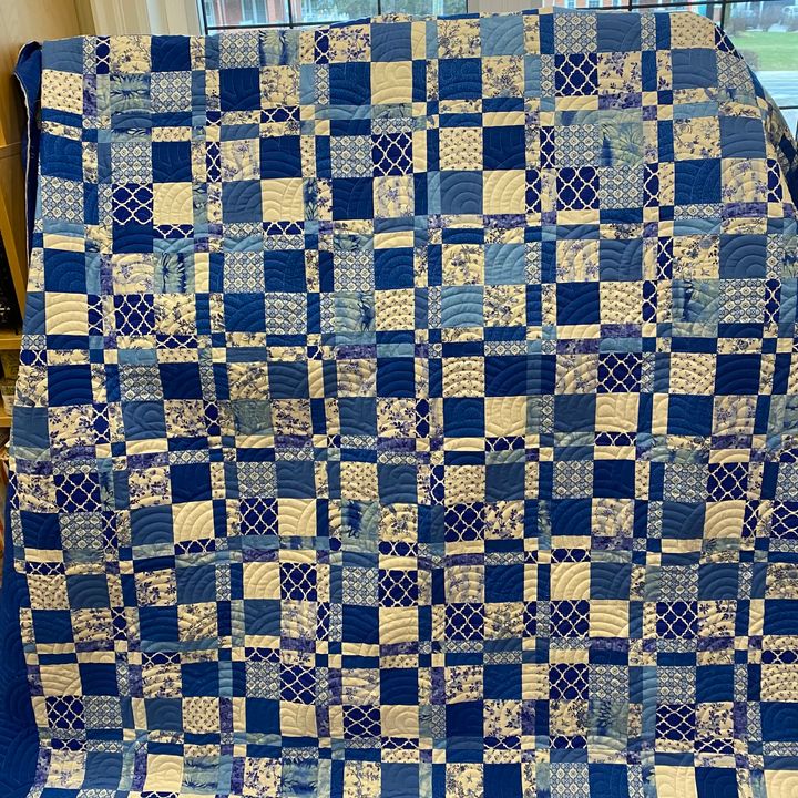 Tar Heel Glide thread was used to quilt Baptist fan on this quilt.

#kqs #kawarthaquiltingandsewing #Gammillquilting #longarmquilting #glidethread #habanddash #hobbsbatting