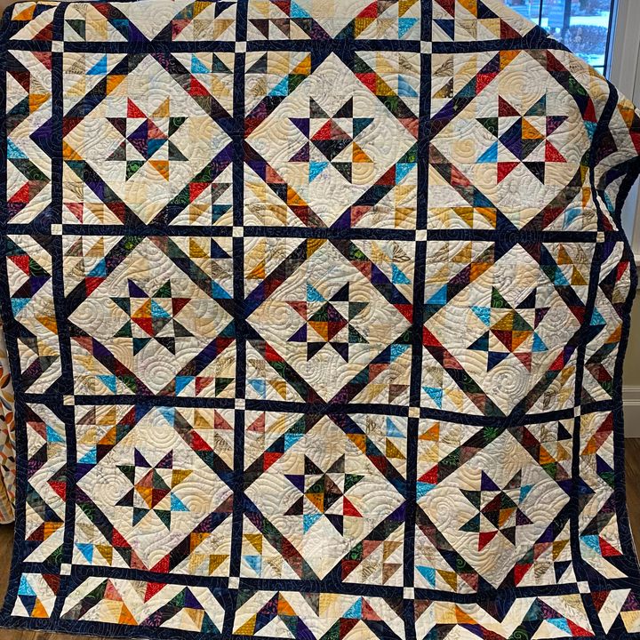 Modern Maze was quilted with Peacock Glide thread on this quilt.

#kqs #kawarthaquiltingandsewing #Gammillquilting #longarmquilting #glidethread #habanddash #hobbsbatting