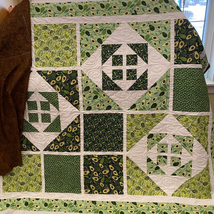 Celery Glide thread quilted Double Loops on this quilt. We stretched the pattern a bit and it looks like more avocados all over it.

#kqs #kawarthaquiltingandsewing #Gammillquilting #longarmquilting #glidethread #habanddash #hobbsbatting