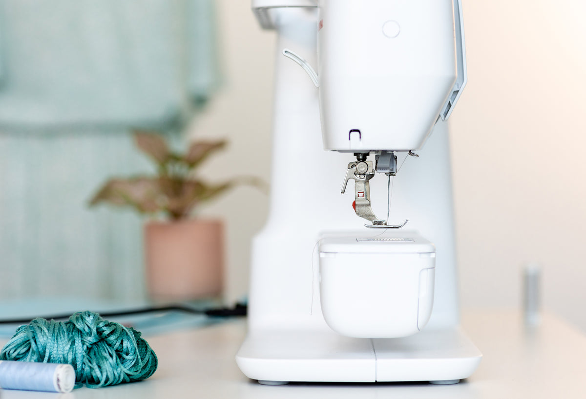 BERNINA 325 (Gen 2) left-side view of freearm and needle area
