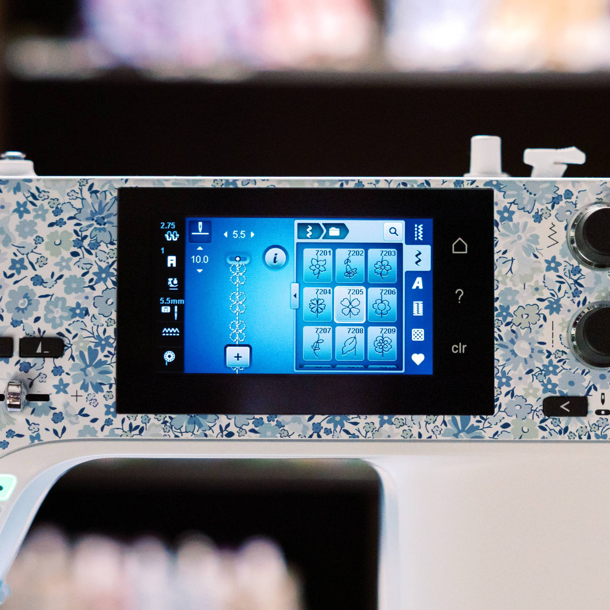 BERNINA 495 Liberty Edition - touchscreen and stitch-selection controls close-up