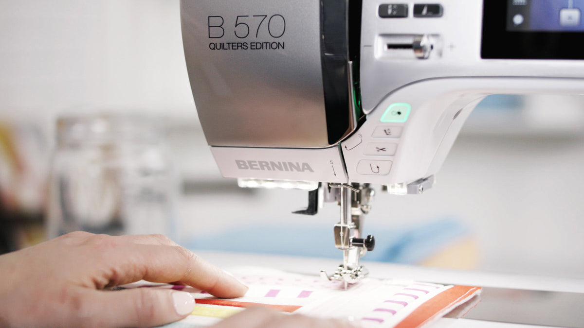 BERNINA 570 QE - sewing head and illuminated needle area close-up