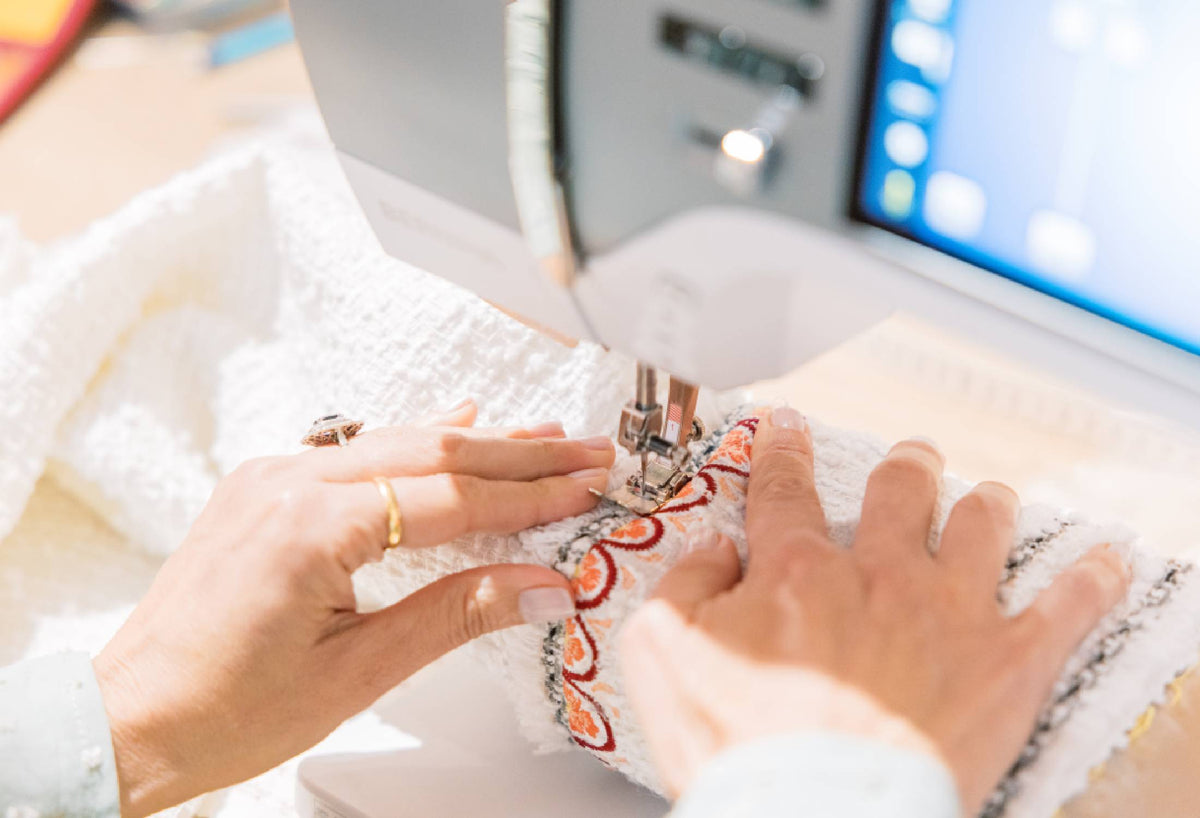 BERNINA 735 PRO close-up of presser-foot and needle area while sewing